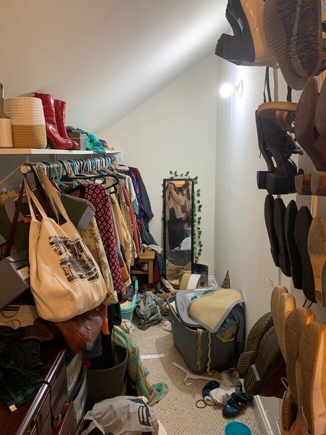 Building Photo - Spacious 2 bed/3 bath Home near Switchyard Park!