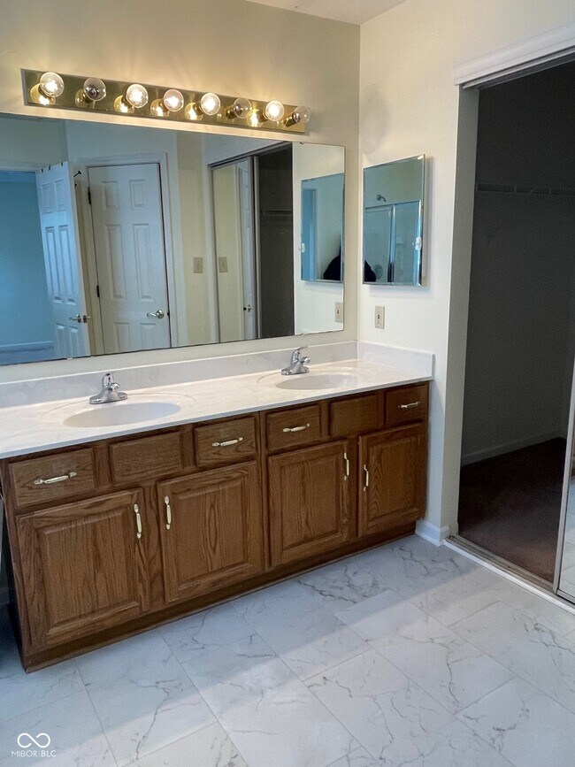 Building Photo - 5806 Tanager Ln