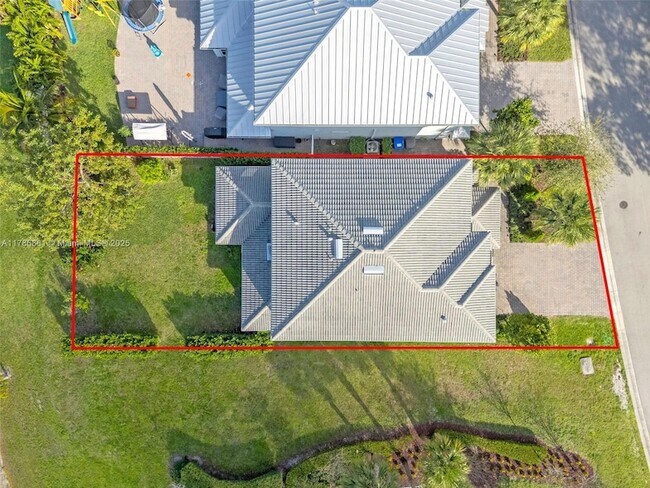 Building Photo - 3813 Greenway Dr