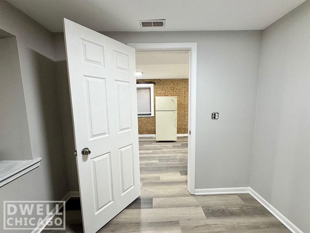 Building Photo - 2644 W Cermak Rd