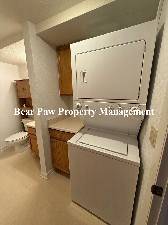 Building Photo - Beautiful Condo for Senior Living in North Evergreen!!