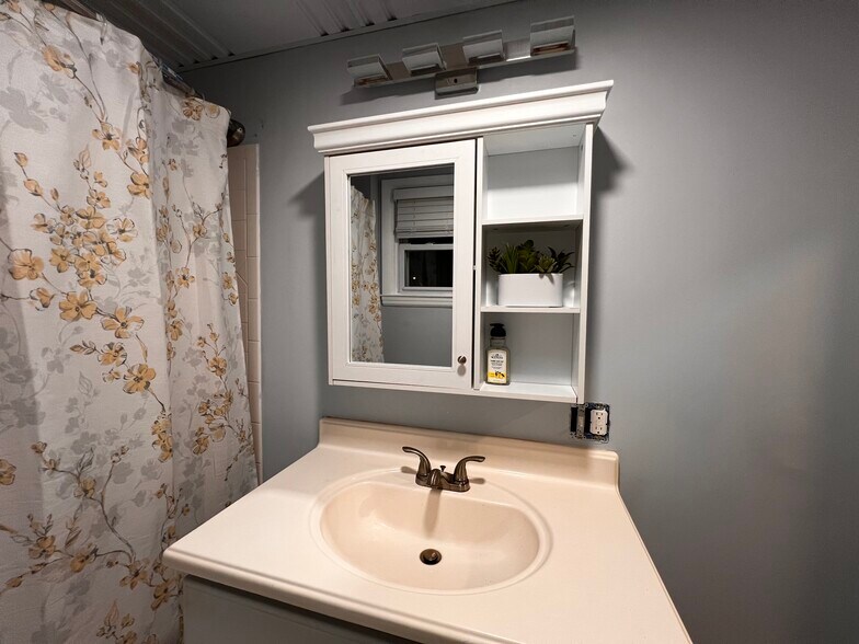 Building Photo - 143 Foote St