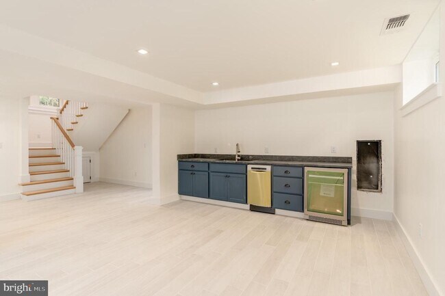 Building Photo - 3903 Legation St NW