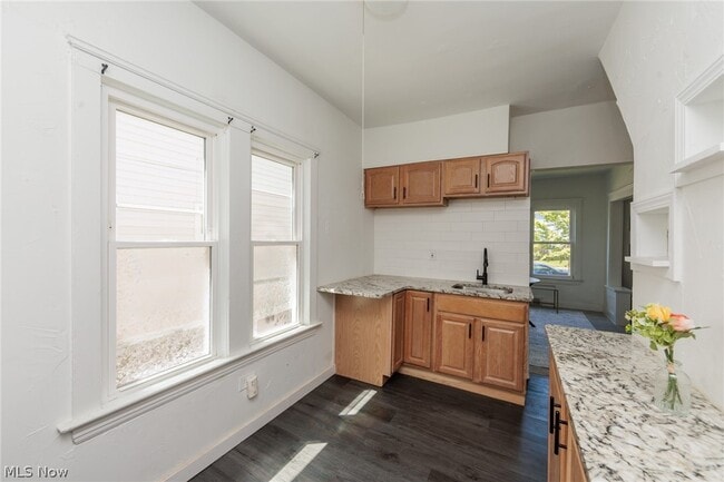 Building Photo - 2035 Chesterland Ave