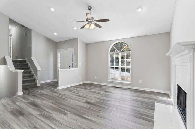 Building Photo - 7380 Hunters Ridge Dr