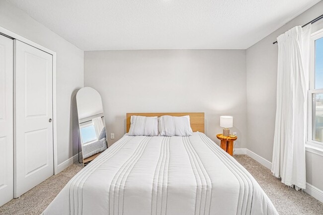 Building Photo - Heritage Oaks gated community 3/2.5/2 Townhome