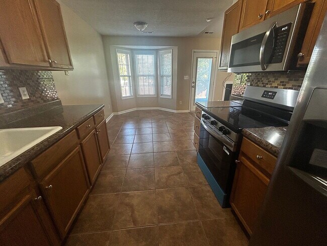 Building Photo - Single Family Home