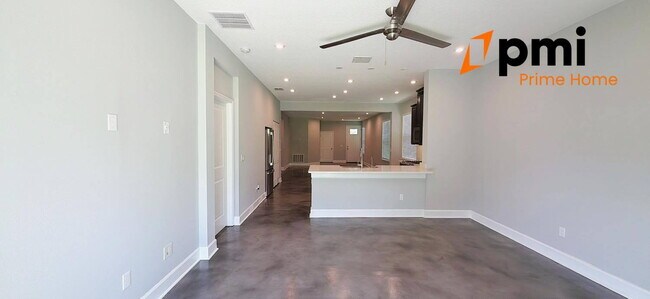 Building Photo - Charming & Spacious Home in one of Clermont’s most desirable neighborhoods.