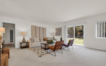 Building Photo - Bright Top-Floor 2BR Condo with Balcony in Parkside Community