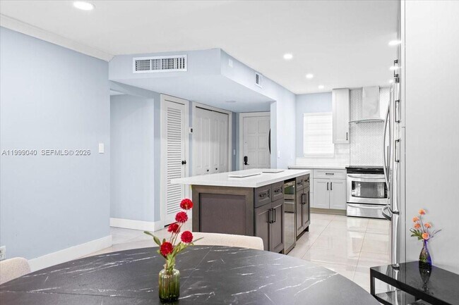 Building Photo - 6001 N Falls Cir Dr