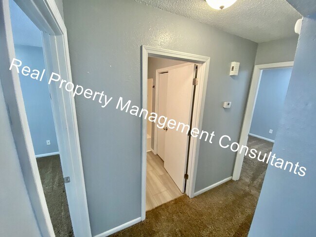 Building Photo - Free Rent Move In Special on 2 Bedroom hom...