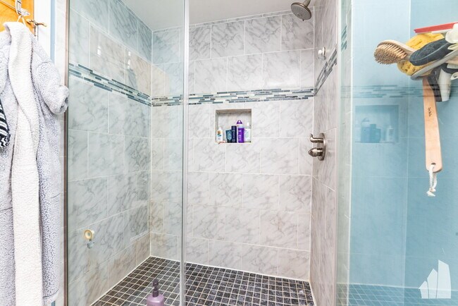 Building Photo - 6 S Laflin St