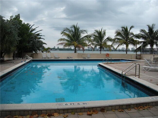 Building Photo - 7545 E Treasure Dr