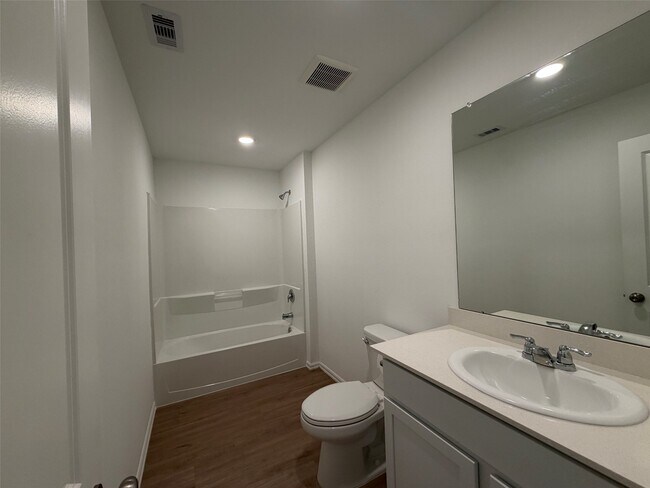 Building Photo - 531 Flower Reed Ct