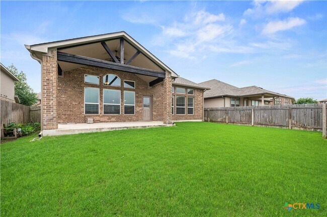 Building Photo - 625 Palmilla St