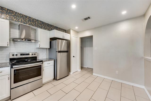 Building Photo - 512 W Oakdale Rd