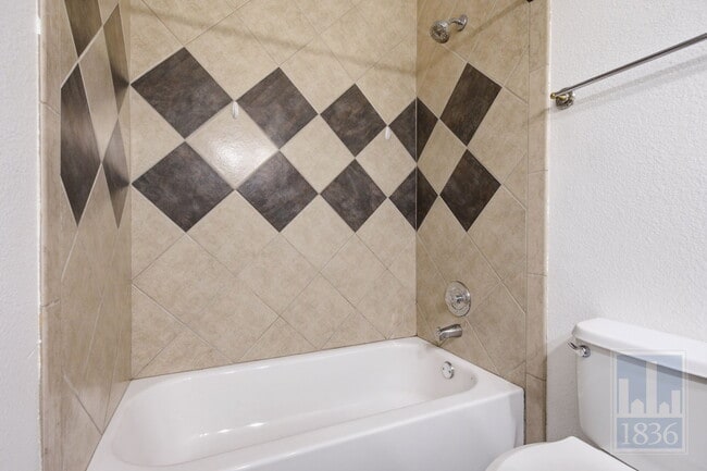 Building Photo - 8400 Jamestown Dr