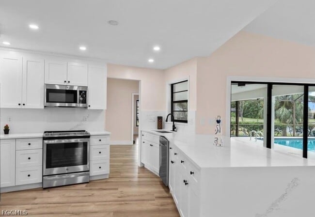 Building Photo - 2230 SE 5th Pl