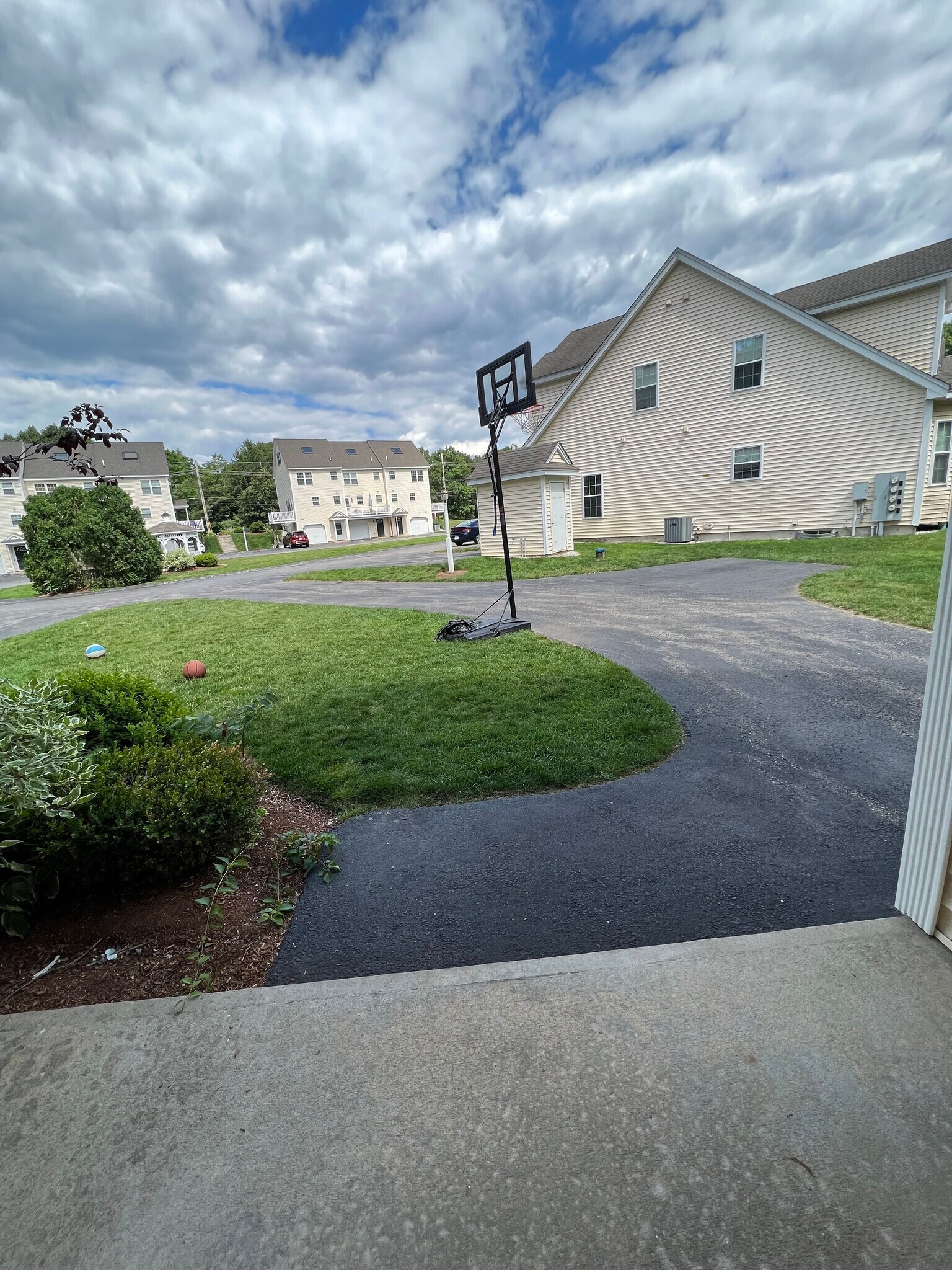 Building Photo - 10 Minuteman Ln
