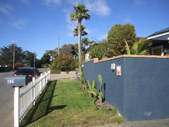 Building Photo - Furnished 2 Bed 1.5 Bathroom in Cayucos!