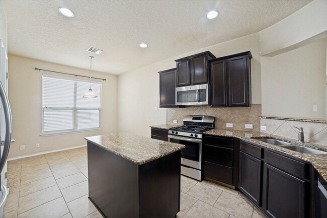 Building Photo - Beautiful 3 Bedroom in Republic Oaks Community