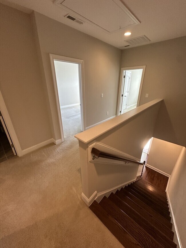 Building Photo - 4222 Vallonia Dr