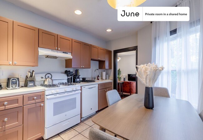 Building Photo - Room in Shared 5 bed/2 bath home in Allston