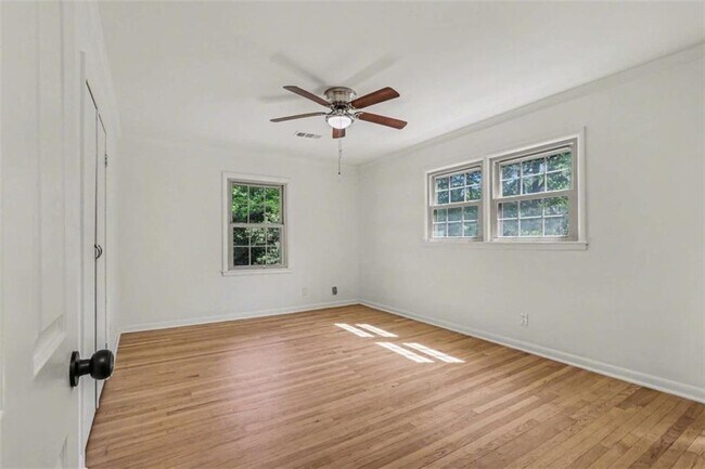 Building Photo - 3582 Cloudland Dr