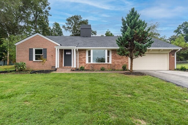 Primary Photo - Newly renovated 4 Bedroom 3 Bathroom Home ...