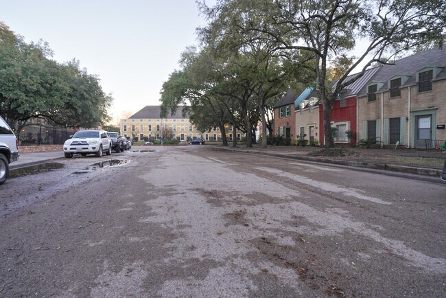 Building Photo - 5216 Arboles Dr