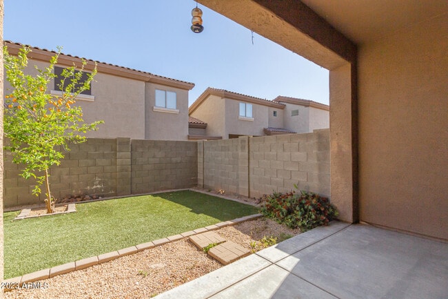 Building Photo - 8001 W Carolina Dr