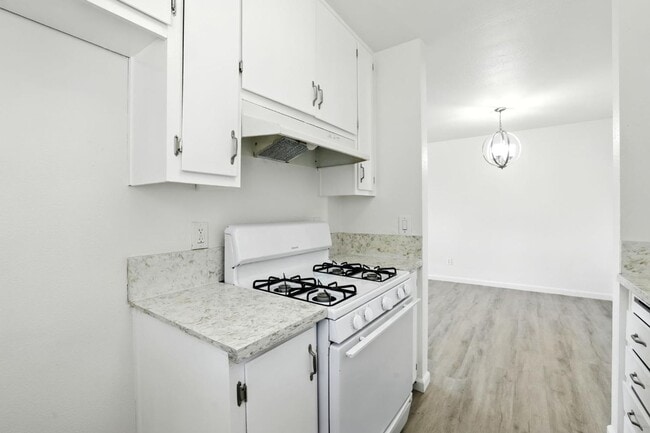 Building Photo - Gorgeous 2 Bed Condo in Foothill Farms