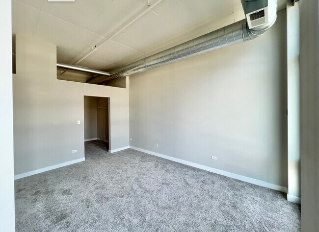 Building Photo - 740 W Fulton St