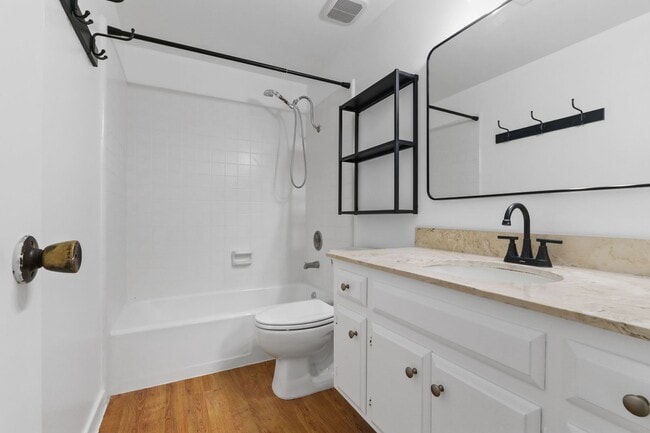 Building Photo - For Rent 3 Bed, 2.5 Bath Condo in Mesa Ver...