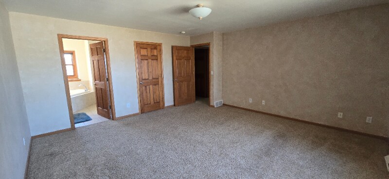 Building Photo - N6188 Shadybrook Ln