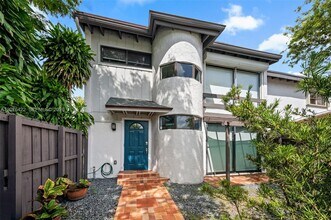 Building Photo - 7140 SW 111th Ct