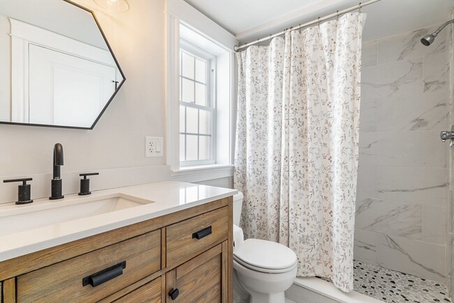 Building Photo - 8 Osborne St