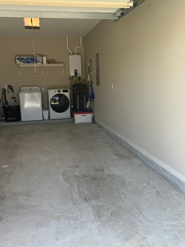 Building Photo - 1306 E Sonador Dr S