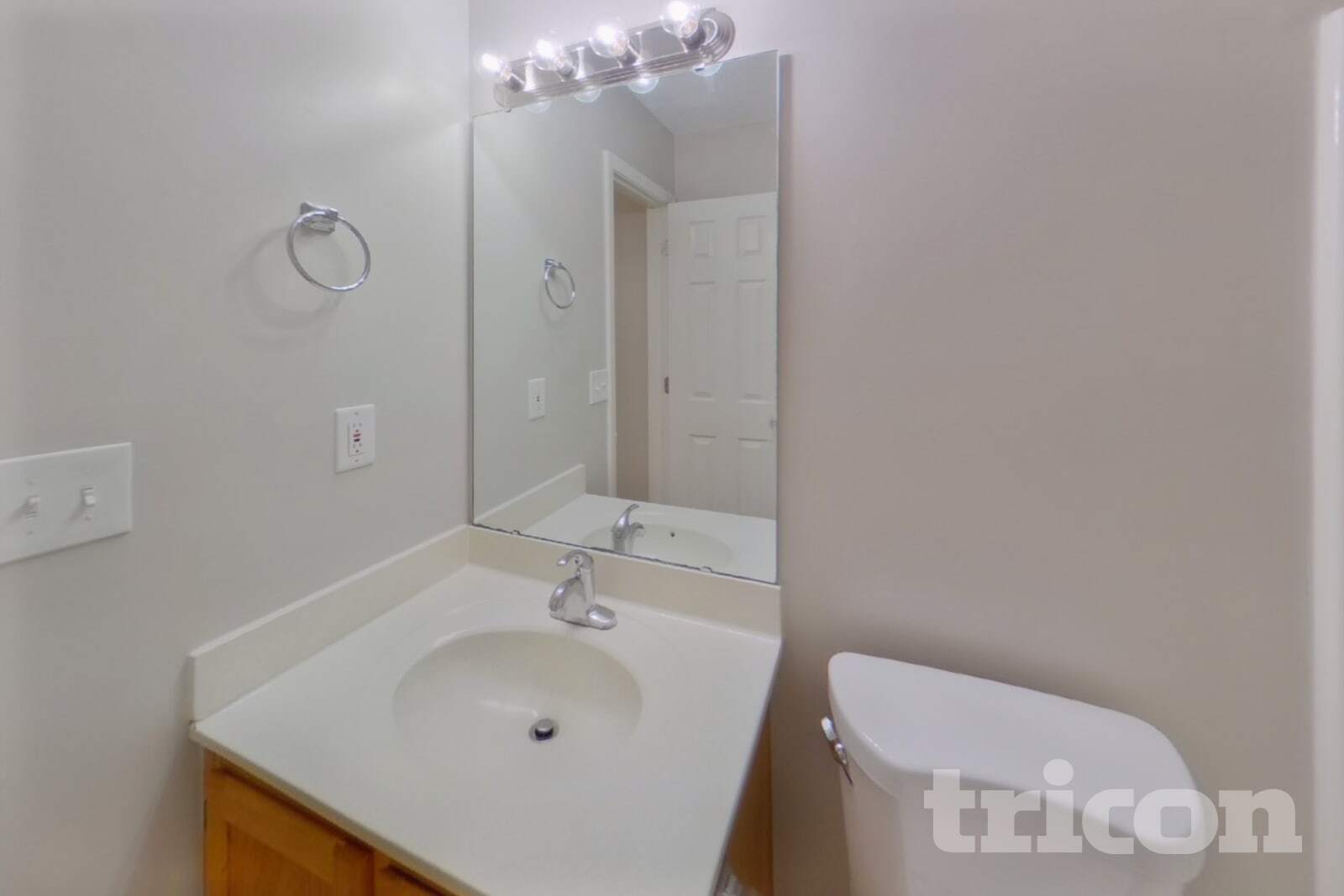 Building Photo - 562 Chisolm Way
