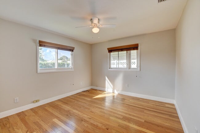 Building Photo - 1010 SW 1st St