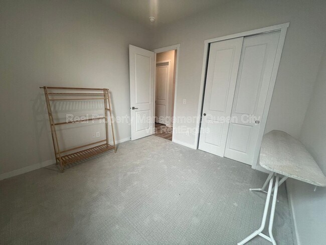 Building Photo - 7111 Wayfarer Dr