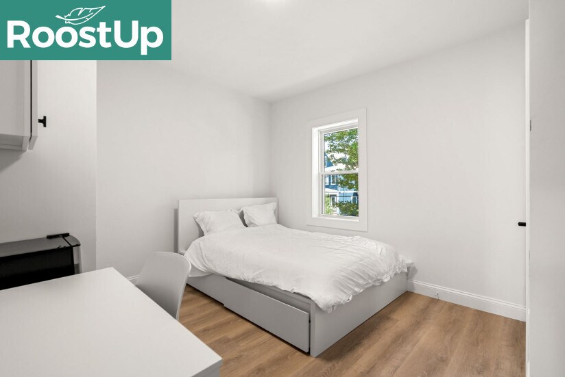 Building Photo - RoostUp Furnished Private Bedroom with Pri...