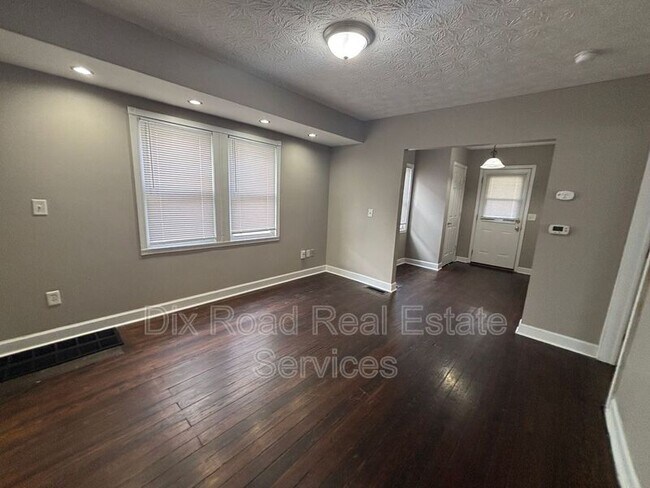 Building Photo - 2112 Lodell Ave