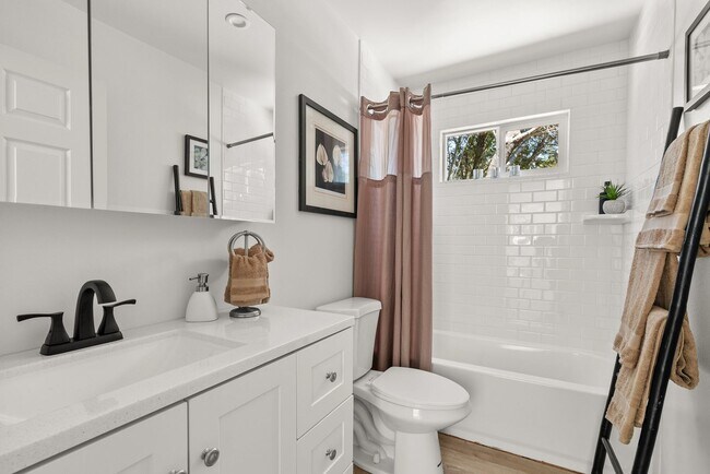 Building Photo - Spacious Newly Built ADU – Modern Comfort Close to Town