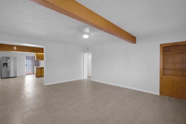 Building Photo - Adorable 3 bedroom, 2 bath apartment in Northeast El Paso!