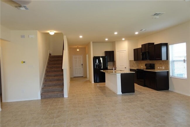 Building Photo - 1001 Hillrose Dr