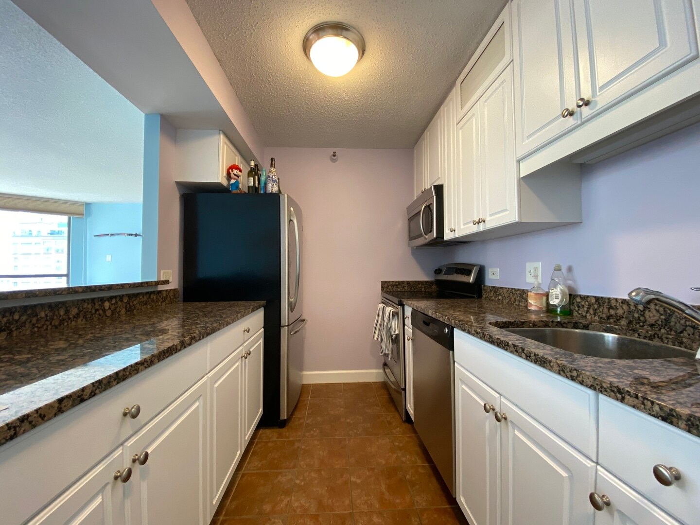 Building Photo - 663 N State St