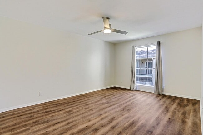 Building Photo - 700 Thicket Ln