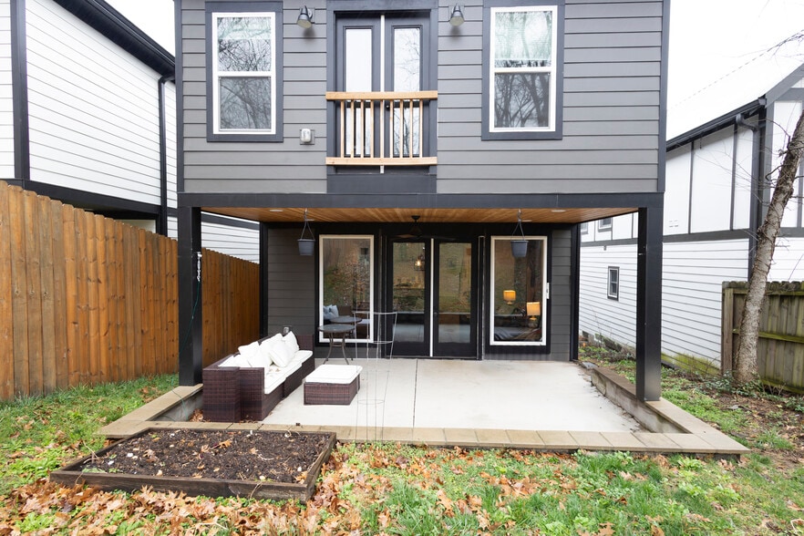 Building Photo - 5821 Maxon Ave