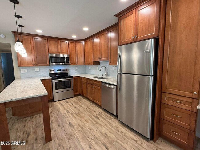 Primary Photo - 5525 E Thomas Rd